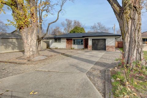 Tiny photo for 209 Chestnut Street, Medford, OR 97501 (MLS # 220213981)