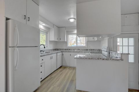 Tiny photo for 209 Chestnut Street, Medford, OR 97501 (MLS # 220213981)