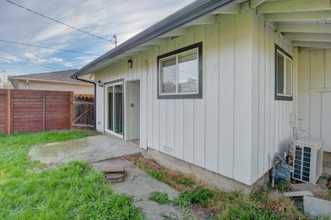 Tiny photo for 209 Chestnut Street, Medford, OR 97501 (MLS # 220213981)