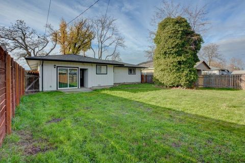 Tiny photo for 209 Chestnut Street, Medford, OR 97501 (MLS # 220213981)