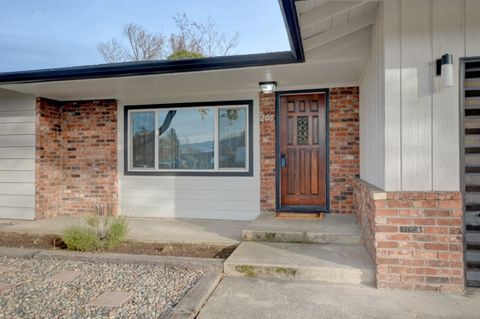 Tiny photo for 209 Chestnut Street, Medford, OR 97501 (MLS # 220213981)