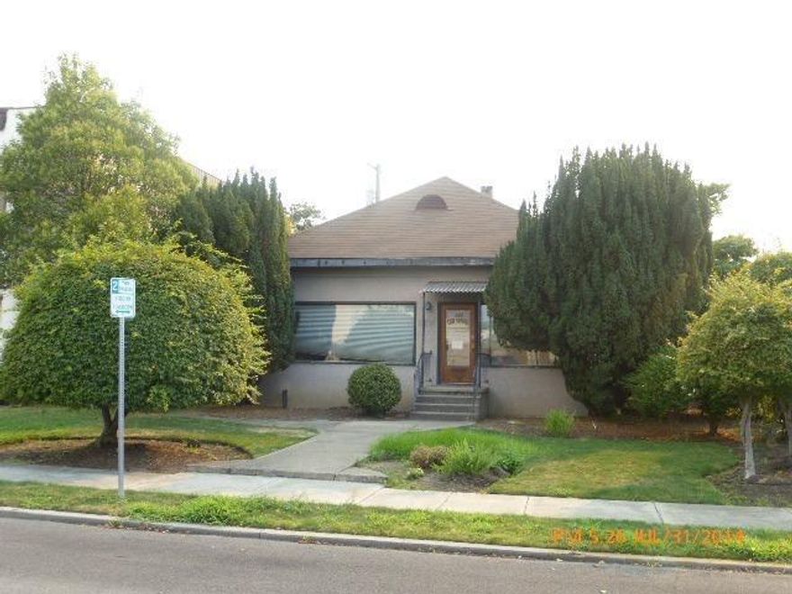 1482 Sqft with four offices plus a half bath. Small kitchen area, reception (front office) area, close to county court house down town. Cornet lot, four parking spaces, space on street for handi-cap parking.