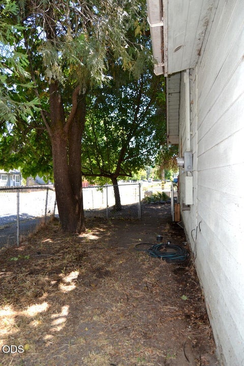 Tiny photo for 322 SE L Street, Grants Pass, OR 97526 (MLS # 220223886)