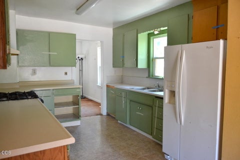 Tiny photo for 322 SE L Street, Grants Pass, OR 97526 (MLS # 220223886)