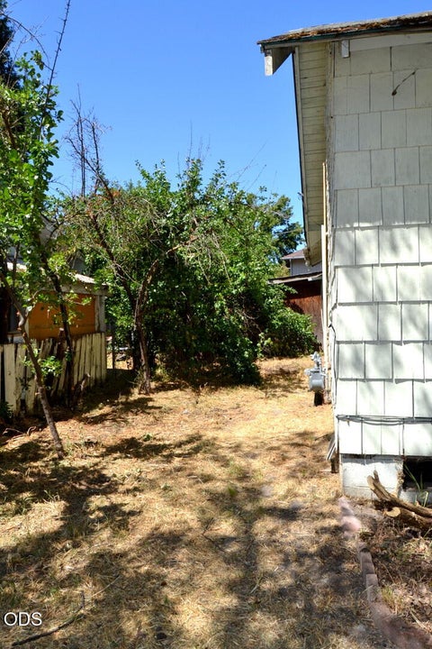 Tiny photo for 322 SE L Street, Grants Pass, OR 97526 (MLS # 220223886)