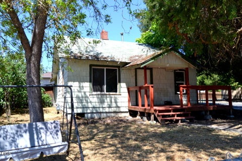 Photo of 322 SE L Street, Grants Pass, OR 97526 (MLS # 220223886)
