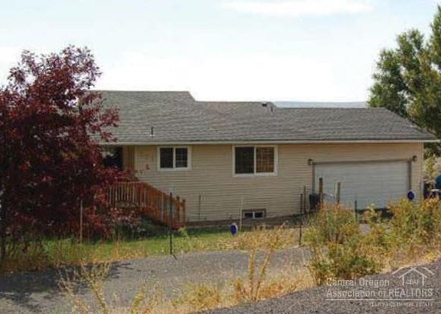 Property is reported OCCUPIED. Occupants are not to be disturbed or contacted under any circumstances. All offers to be submitted during an auction, register and submit bids at www.auction.com. Offers subject to Seller's conditions & approval. Contact customerservice@auction.com or 800-793-6107 for more info. NO interior access available. Reference Property ID: 8383983