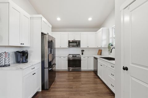 Tiny photo for 16455 Bassett Road, La Pine, OR 97739 (MLS # 220219234)