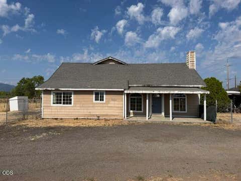 Photo of 7465 Table Rock Terrace, Central Point, OR 97502 (MLS # 220227143)