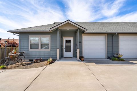 Tiny photo for 753 SW Kinsington Court, Grants Pass, OR 97526 (MLS # 220211173)