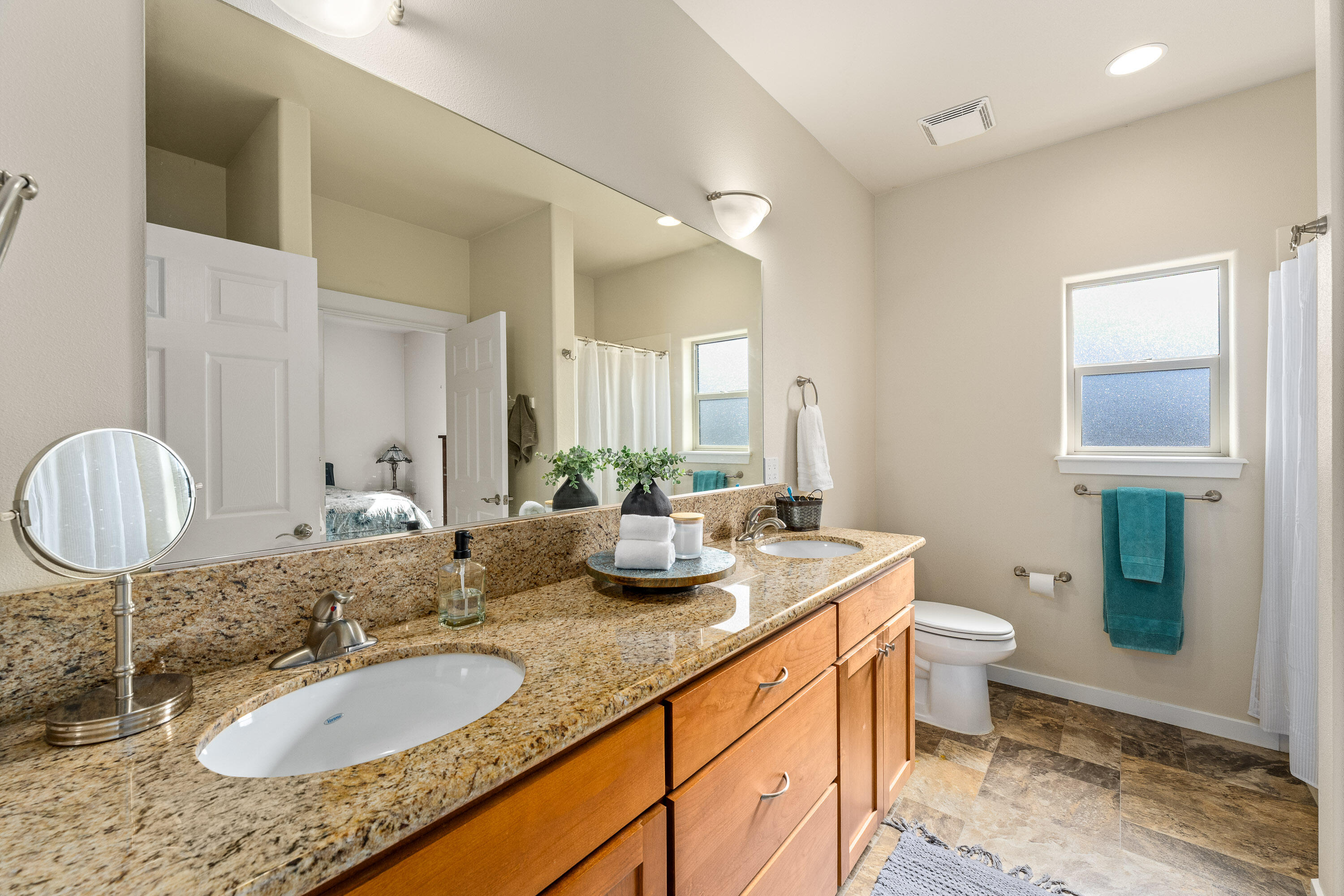 Kinsington Court Condominiums - Residential