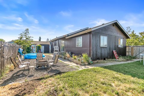 Tiny photo for 219 Berrydale Avenue, Medford, OR 97501 (MLS # 220212147)