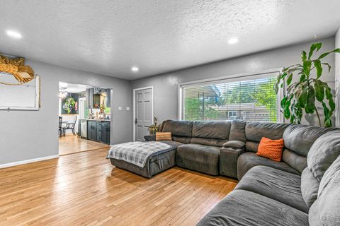 Tiny photo for 219 Berrydale Avenue, Medford, OR 97501 (MLS # 220212147)