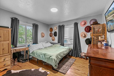 Tiny photo for 219 Berrydale Avenue, Medford, OR 97501 (MLS # 220212147)