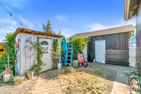 Tiny photo for 219 Berrydale Avenue, Medford, OR 97501 (MLS # 220212147)