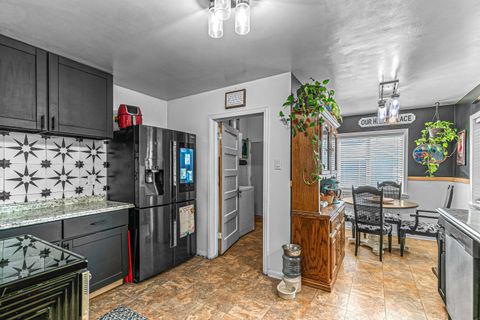 Tiny photo for 219 Berrydale Avenue, Medford, OR 97501 (MLS # 220212147)