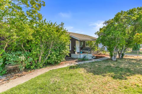 Tiny photo for 219 Berrydale Avenue, Medford, OR 97501 (MLS # 220212147)