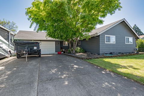 Photo of 501 Palo Verde Way, Central Point, OR 97502 (MLS # 220220048)