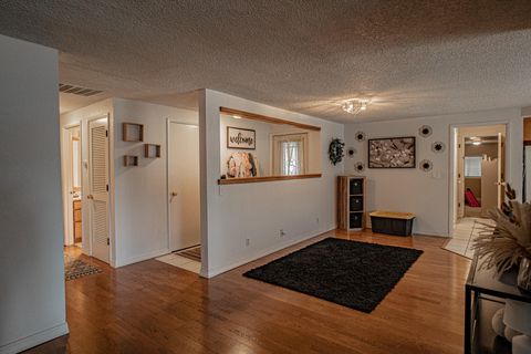 Tiny photo for 501 Palo Verde Way, Central Point, OR 97502 (MLS # 220220048)