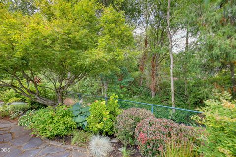 Tiny photo for 3343 Edgewater Drive, Medford, OR 97504 (MLS # 220224376)