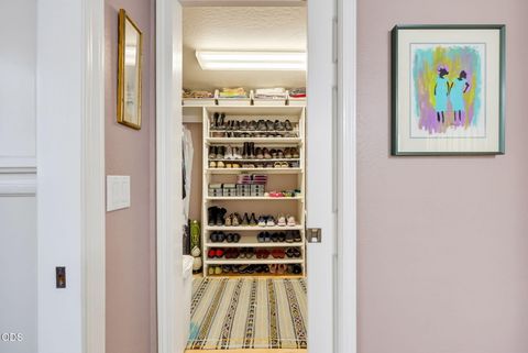Tiny photo for 3343 Edgewater Drive, Medford, OR 97504 (MLS # 220224376)