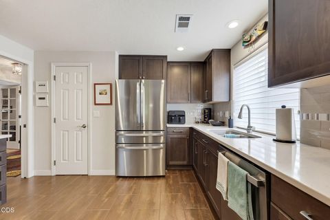 Tiny photo for 3343 Edgewater Drive, Medford, OR 97504 (MLS # 220224376)