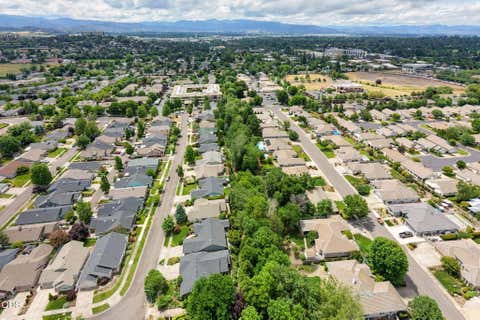 Tiny photo for 3343 Edgewater Drive, Medford, OR 97504 (MLS # 220224376)
