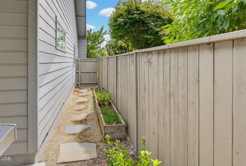 Tiny photo for 3343 Edgewater Drive, Medford, OR 97504 (MLS # 220224376)