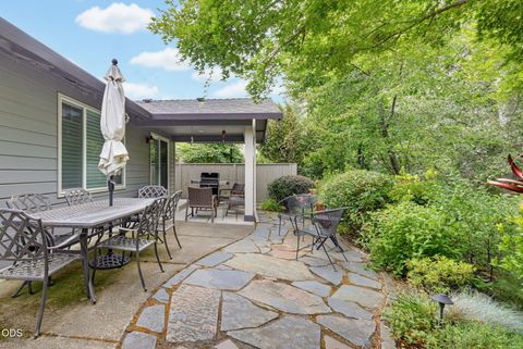 Tiny photo for 3343 Edgewater Drive, Medford, OR 97504 (MLS # 220224376)