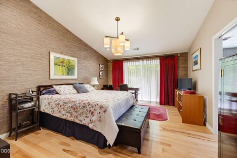 Tiny photo for 3343 Edgewater Drive, Medford, OR 97504 (MLS # 220224376)