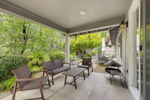 Tiny photo for 3343 Edgewater Drive, Medford, OR 97504 (MLS # 220224376)