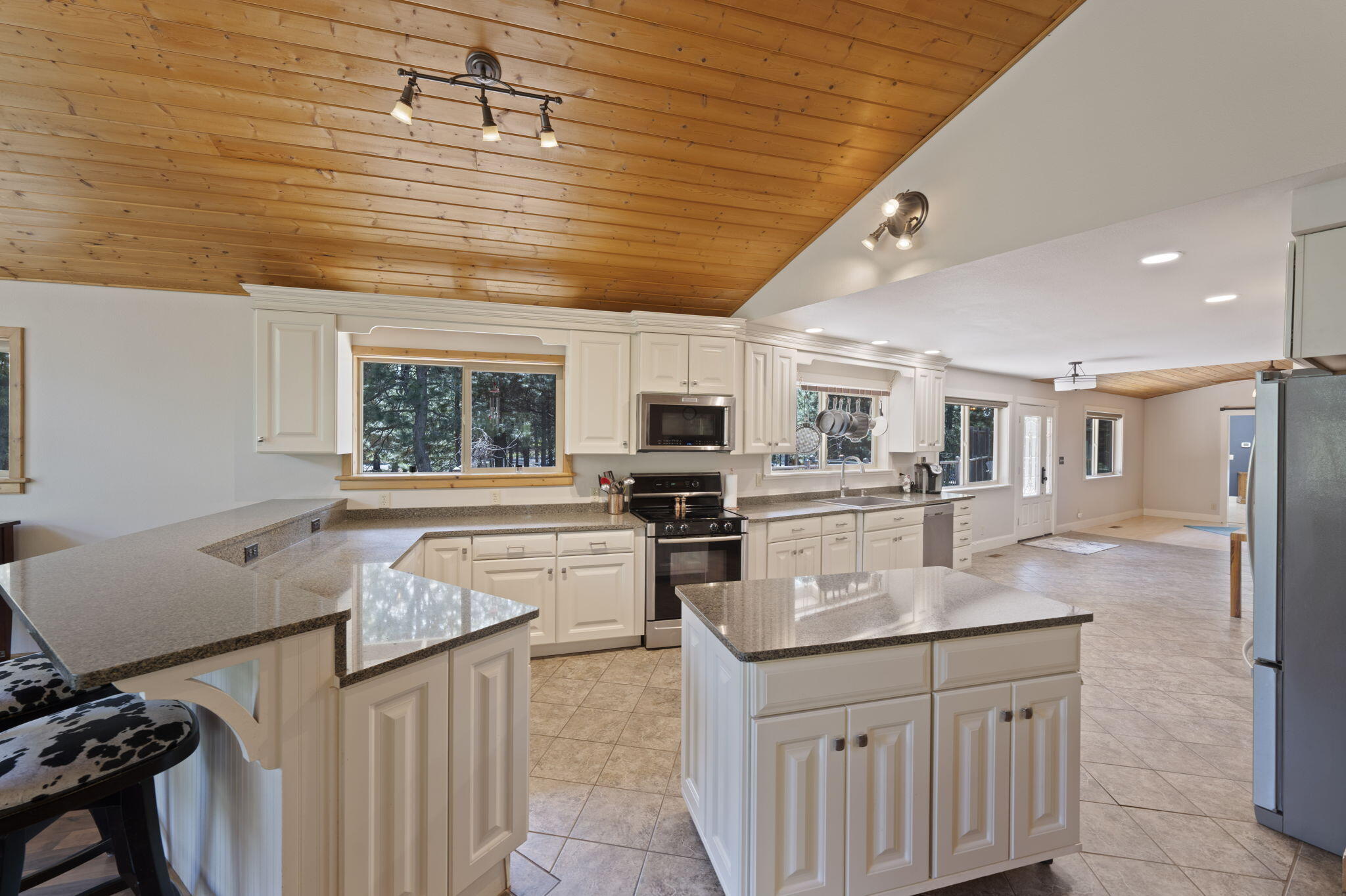 14590 Mountain View Loop