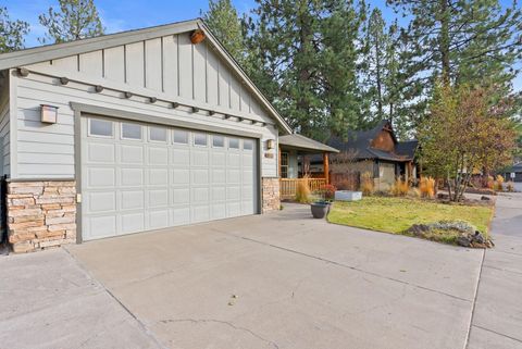 Tiny photo for 60808 SE Sawtooth Mountain Lane, Bend, OR 97702 (MLS # 220211964)