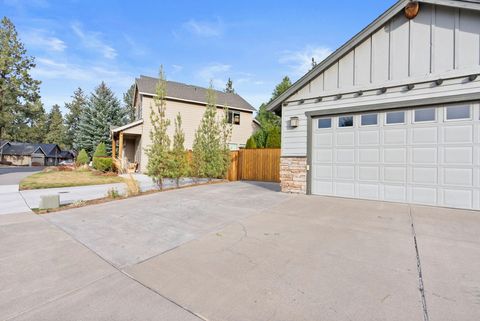 Tiny photo for 60808 SE Sawtooth Mountain Lane, Bend, OR 97702 (MLS # 220211964)