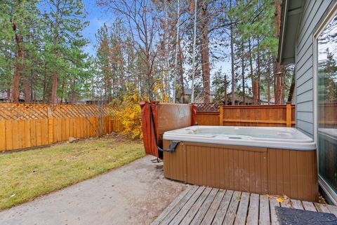 Tiny photo for 60808 SE Sawtooth Mountain Lane, Bend, OR 97702 (MLS # 220211964)