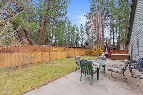 Tiny photo for 60808 SE Sawtooth Mountain Lane, Bend, OR 97702 (MLS # 220211964)