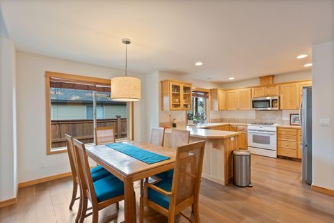 Tiny photo for 60808 SE Sawtooth Mountain Lane, Bend, OR 97702 (MLS # 220211964)