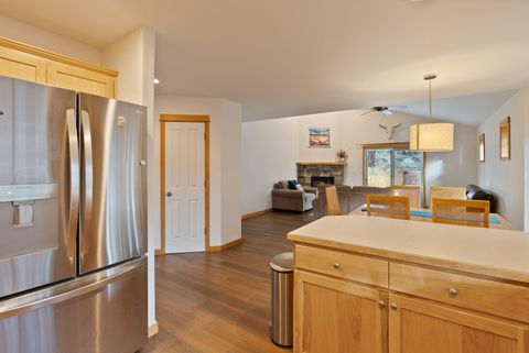 Tiny photo for 60808 SE Sawtooth Mountain Lane, Bend, OR 97702 (MLS # 220211964)