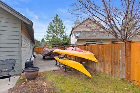 Tiny photo for 60808 SE Sawtooth Mountain Lane, Bend, OR 97702 (MLS # 220211964)