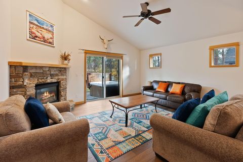 Tiny photo for 60808 SE Sawtooth Mountain Lane, Bend, OR 97702 (MLS # 220211964)