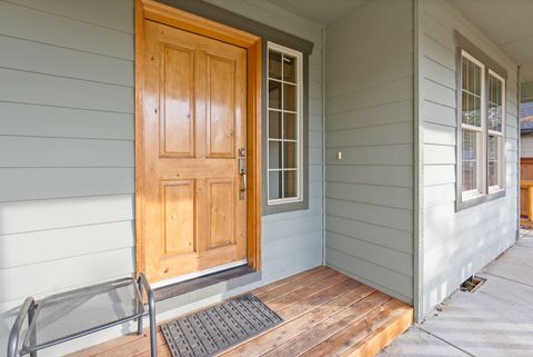 Tiny photo for 60808 SE Sawtooth Mountain Lane, Bend, OR 97702 (MLS # 220211964)