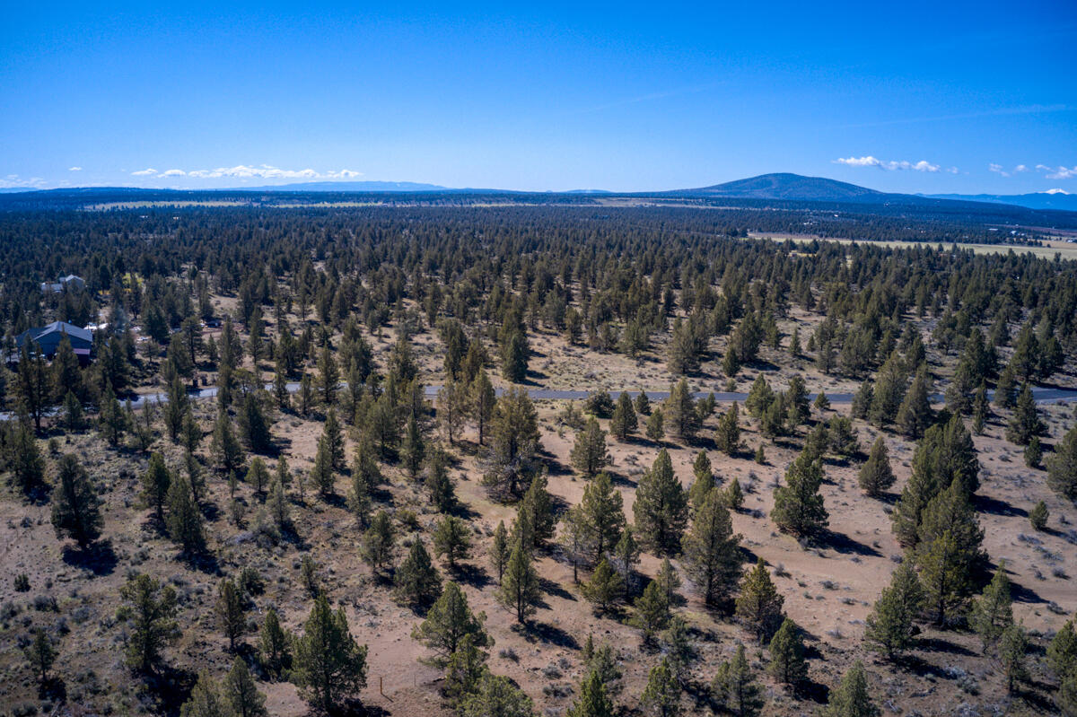 Tetherow Crossing - Land