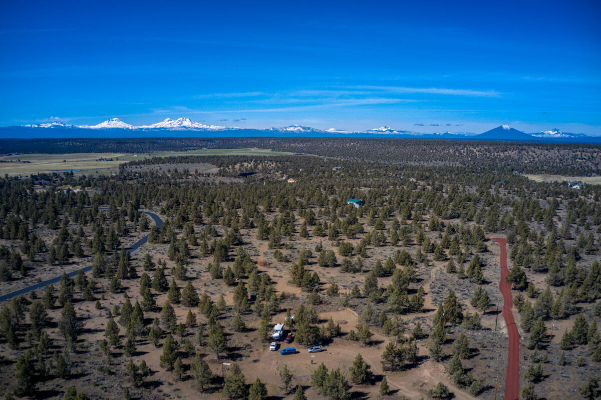 Tetherow Crossing - Land