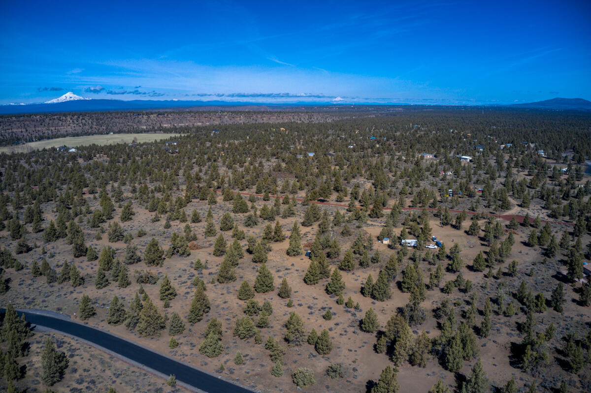 Tetherow Crossing - Land