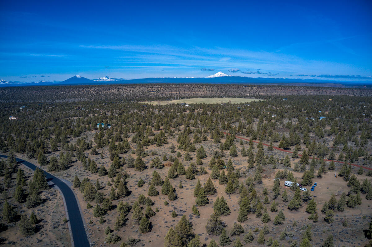 Tetherow Crossing - Land