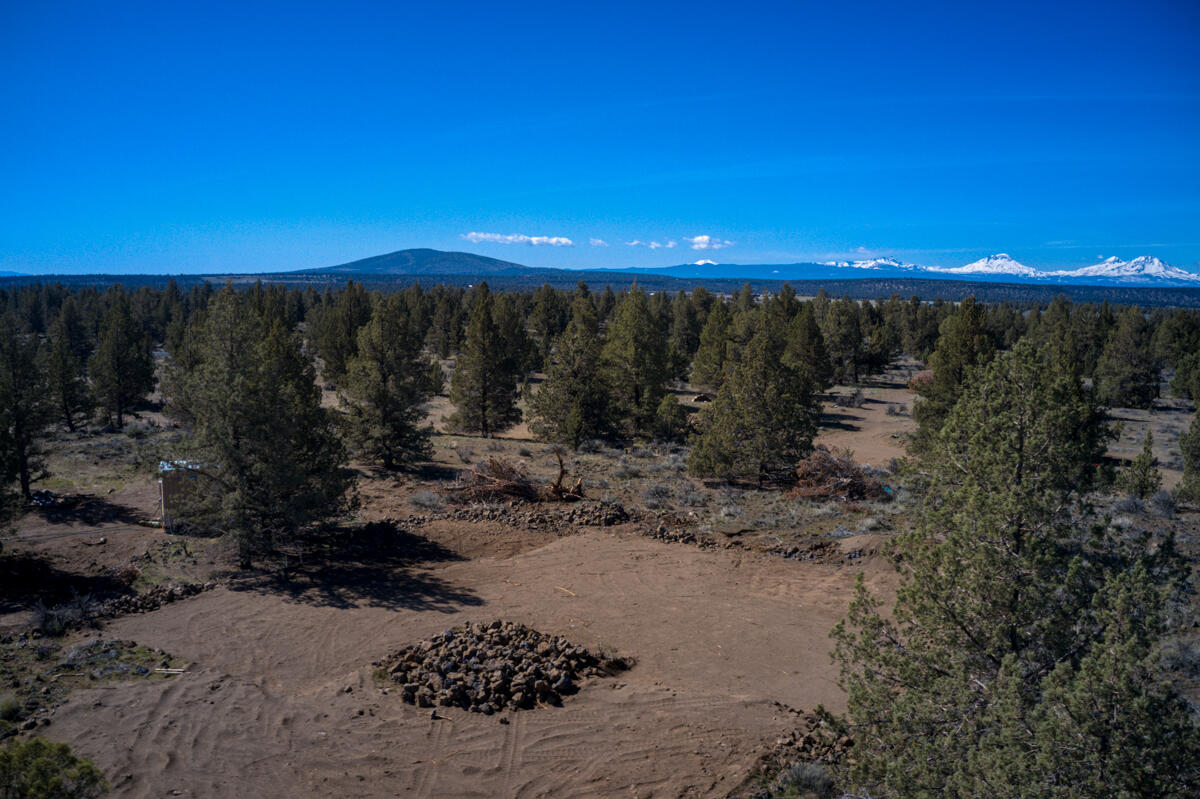 Tetherow Crossing - Land