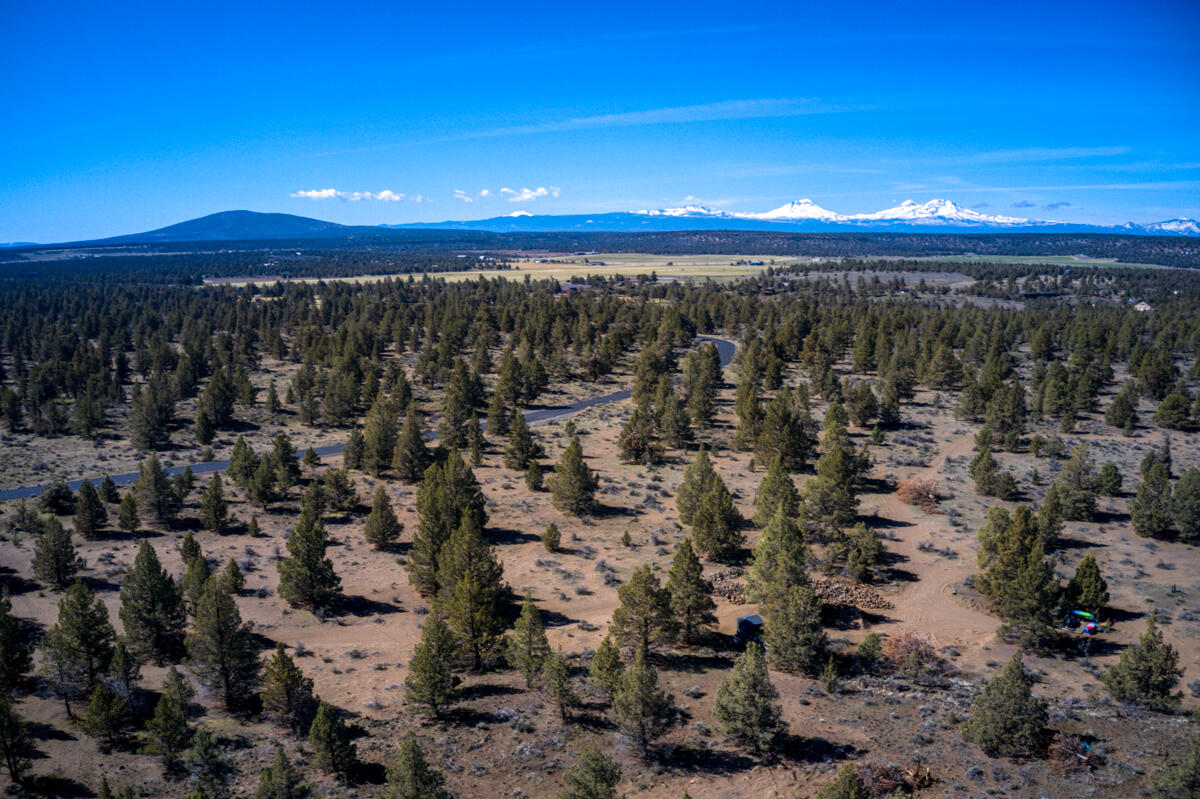 Tetherow Crossing - Land
