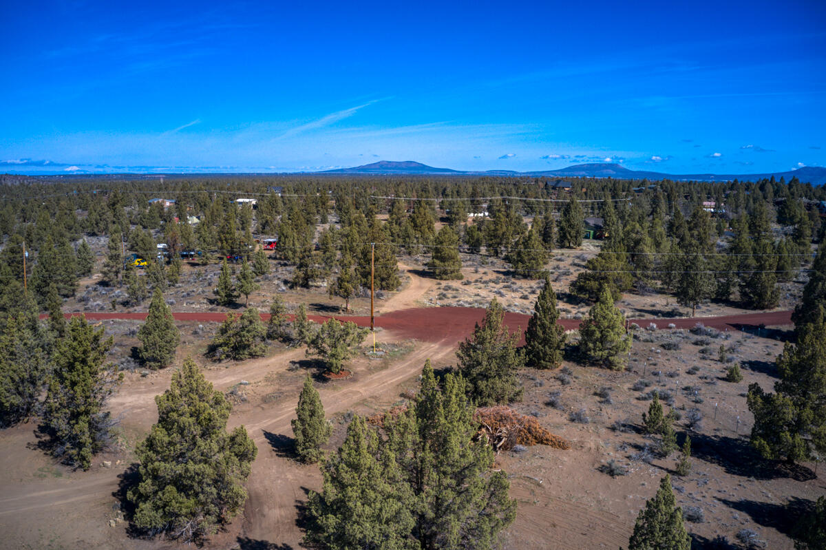 Tetherow Crossing - Land