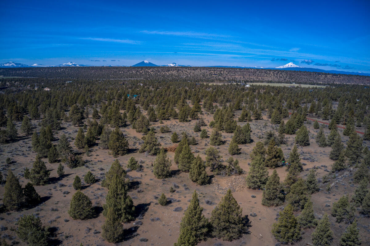 Tetherow Crossing - Land