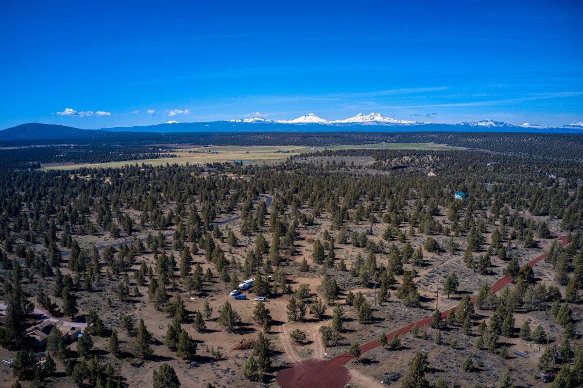 Tetherow Crossing - Land